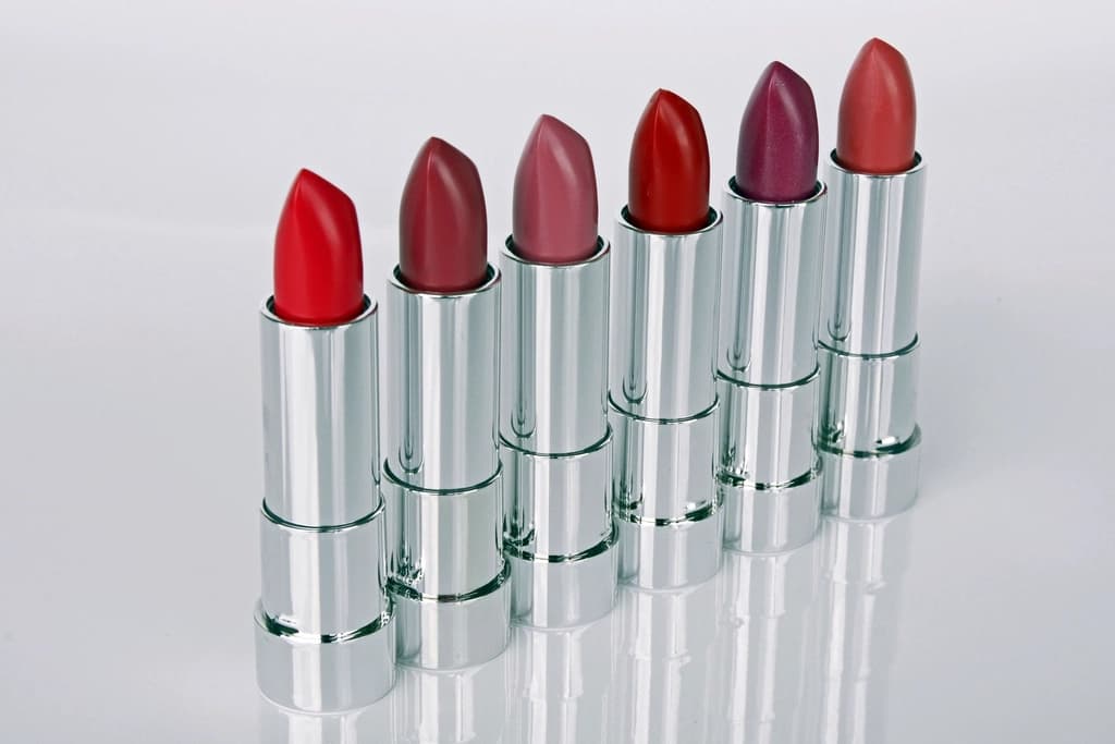 နှုတ်ခမ်းနီ — Matte Lipstick
